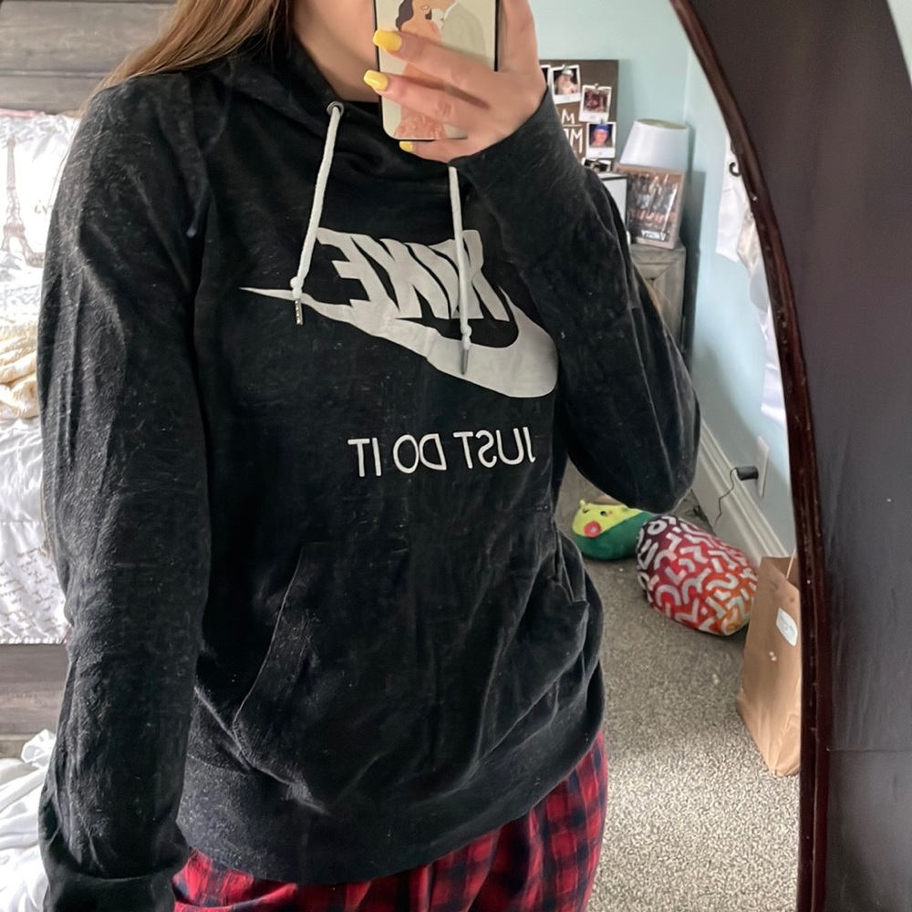 Black nike sweatshirt